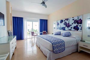 Double Standard rooms at the Hotel Riu Playacar 